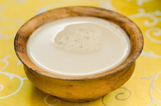 酥油茶配糌粑